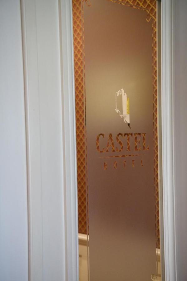 Отель Hotel Castel Рымнику-Вылча
