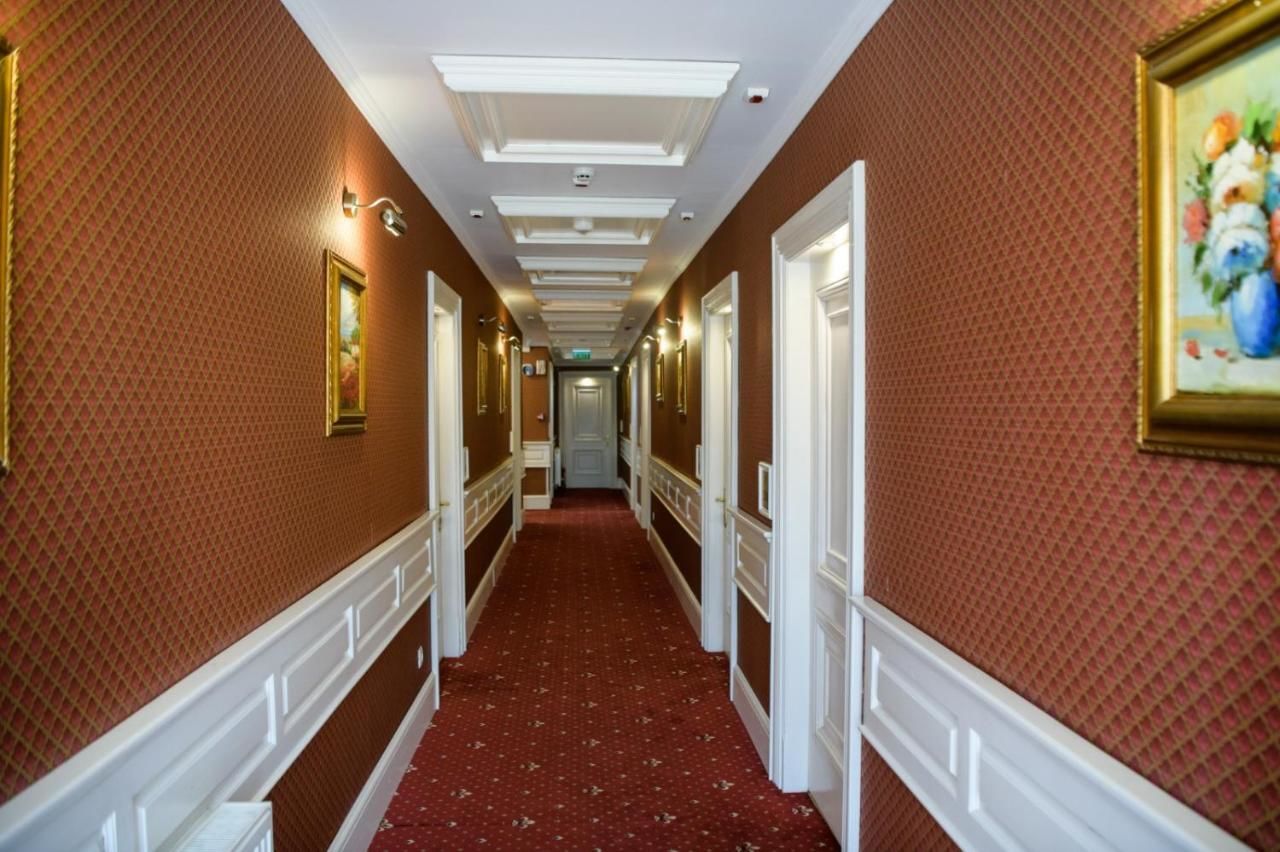 Отель Hotel Castel Рымнику-Вылча-10